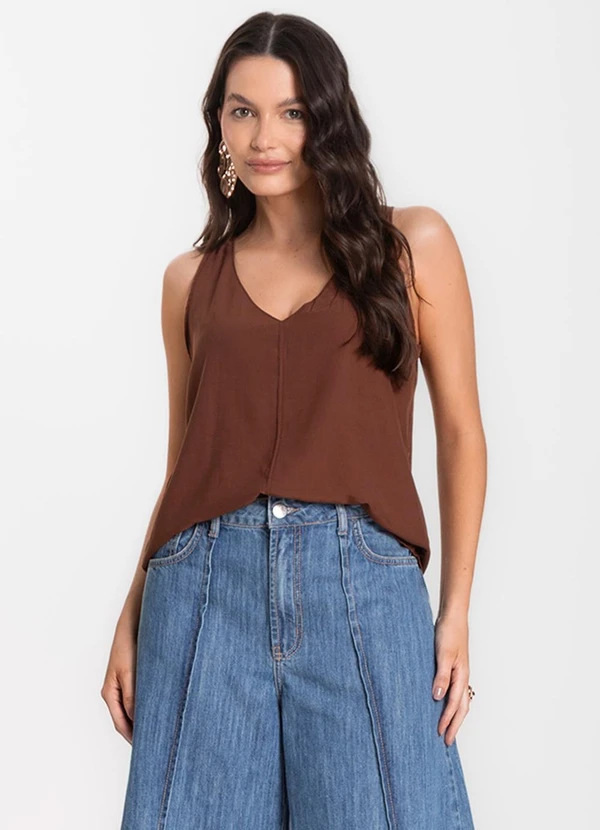 Infinita Cor - Regata Feminina em Tecido Marrom 4