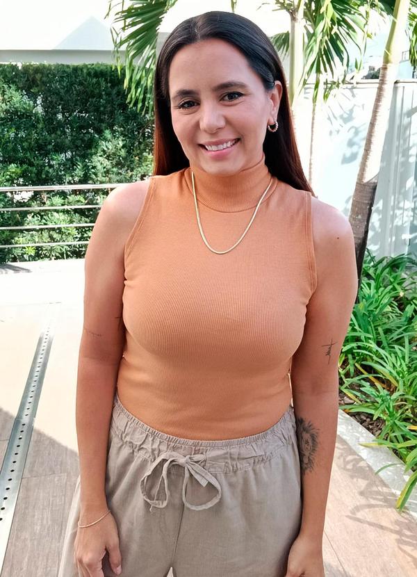 Nanas Clothes - Regata Gola Alta Canelada Feminina Marrom