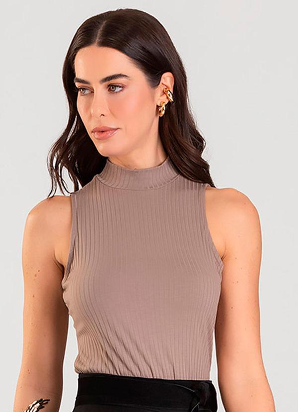 Dianna - Regata Gola Alta Feminina Marrom