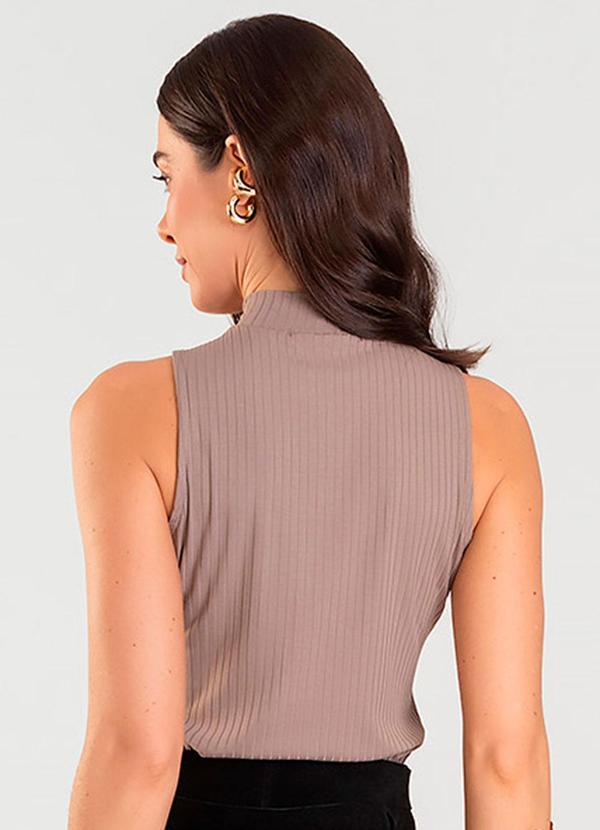 Dianna - Regata Gola Alta Feminina Marrom 2