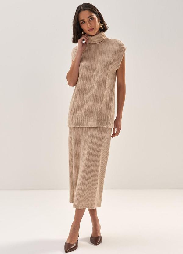 Carlota Costa - Regata Gola Alta Marrom 3