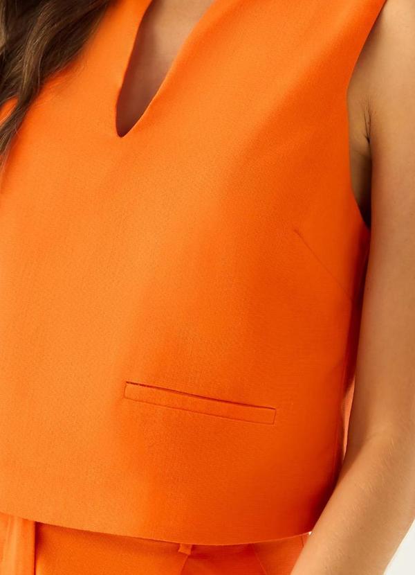 Carlota Costa - Regata Lisa com Bolso Laranja 3