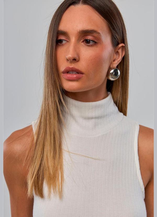 Carlota Costa - Regata Malha Gola Alta Branco 5