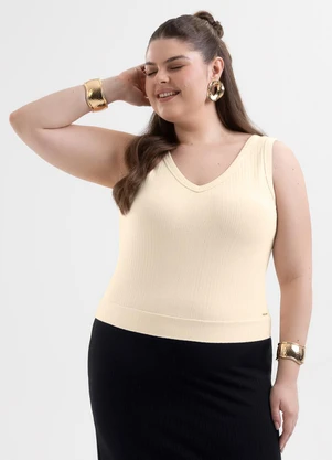 Cativa Plus Size - Regata Plus Size Canelada com Decote V Bege - CATIVA PLUS SIZE