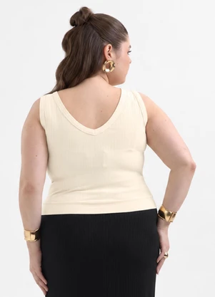Cativa Plus Size - Regata Plus Size Canelada com Decote V Bege - CATIVA PLUS SIZE