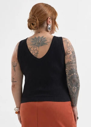Cativa Plus Size - Regata Plus Size Canelada com Decote V Preto - CATIVA PLUS SIZE