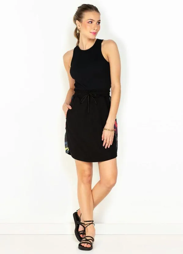 Moda Pop - Saia Preta com Recortes, Amarração e Bolsos 4