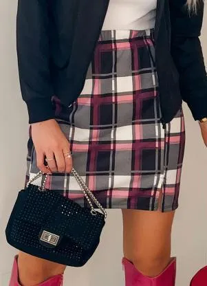 Moda Pop - Saia Xadrez Rosa com Recorte e Fenda Frontal - MODA POP