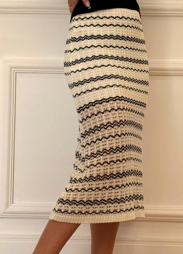 Doce Tom - Saia em Tricot Estampado Curta Branco 5