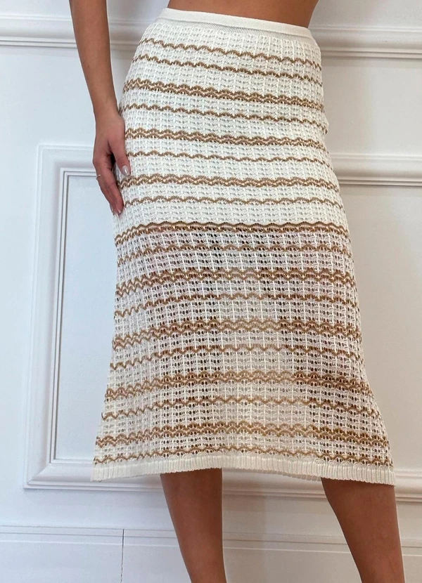 Doce Tom - Saia em Tricot Estampado Curta Marrom 3