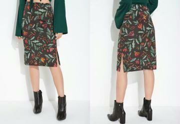 Saia Floral Preto com Fenda e Cintura Alta