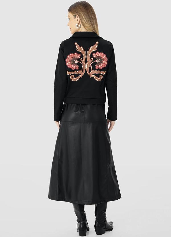 Enfim - Saia Mídi Evasê em Corino Preto 4