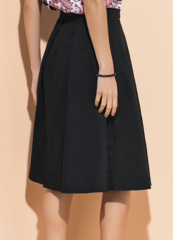 Quintess - Saia Midi Evasê Preta Quintess Cintura Alta 3