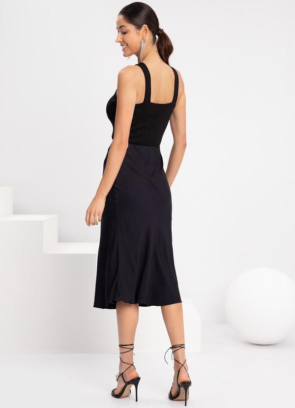 Lunender - Saia Midi Fluida Tecido Plano Viscose Preto 4