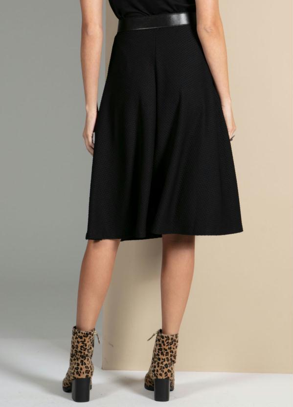 Quintess - Saia Midi Preta Evasê com Elástico na Cintura 2