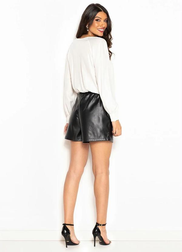 Dzarm - Bermuda Cintura Alta de Pu Preto 4