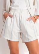 Short Listrado Natural em Linho