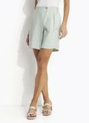 Short Verde em Tecido Alfaiataria de Viscose