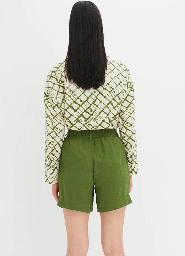 bonprix - Short Verde Militar em Crepe Plano 4