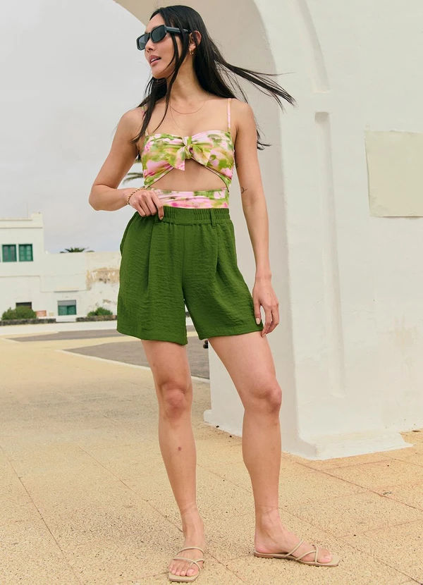 bonprix - Short Verde Militar em Crepe Plano 5