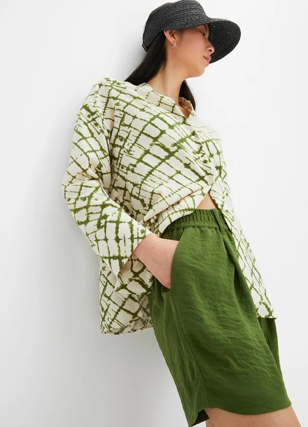 bonprix - Short Verde Militar em Crepe Plano 8