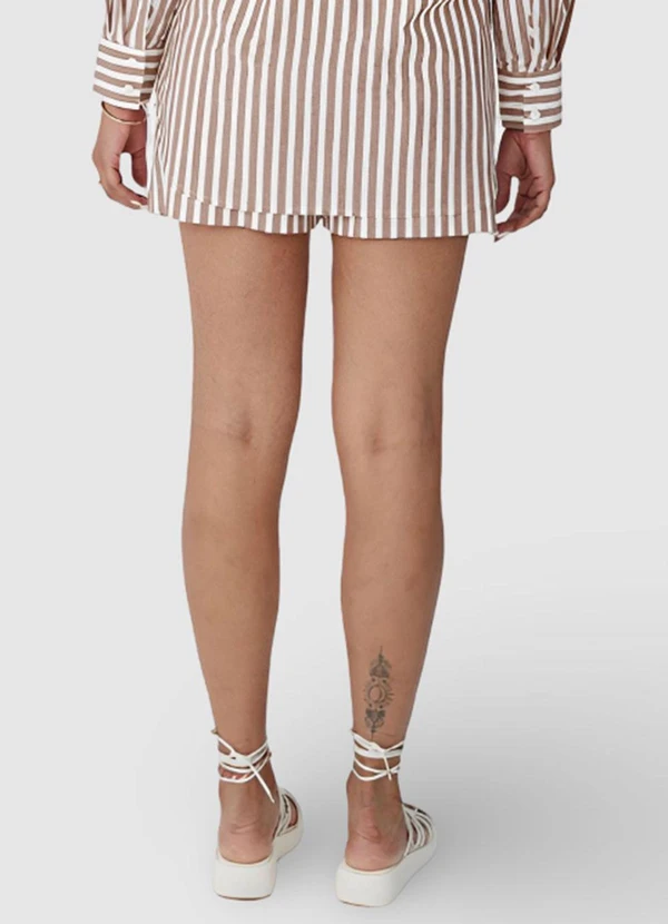 Malwee - Shorts Bege Feminino Básico Listrado 2