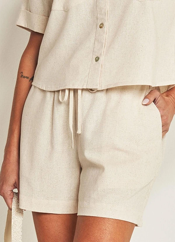 Doce Trama - Shorts em Plano Linen com Cós de Elástico Branco