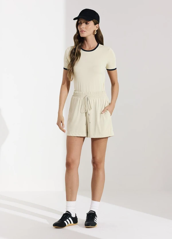 Veev - Shorts Feminino Curto Liso em Poliamida Bege