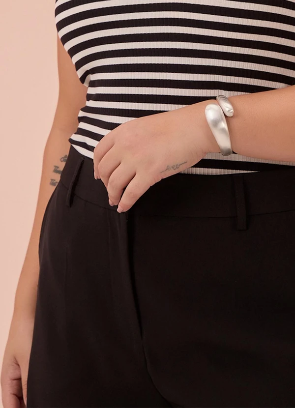 Lunender Mais Mulher - Shorts Plus Size em Tecido de Alfaiataria Preto 5