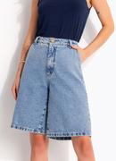 Bermuda Azul Claro em Jeans Acompanha Len�o Estampado