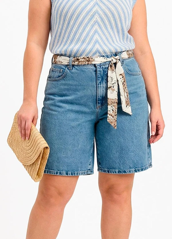 Quintess - Bermuda Azul Claro em Jeans Acompanha Lenço Estampado 11