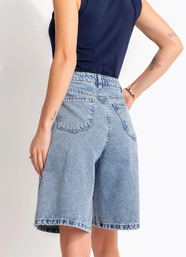 Quintess - Bermuda Azul Claro em Jeans Acompanha Lenço Estampado 2