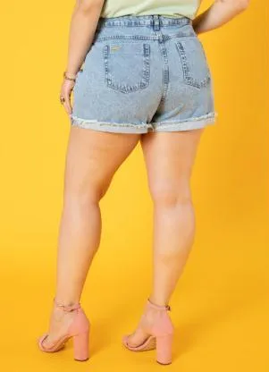 Quintess - Short Jeans Claro com Bolsos e Barra Desfiada - QUINTESS
