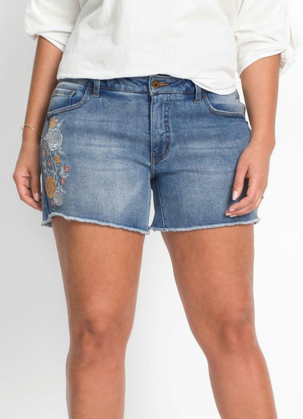 bonprix - Short Jeans com Bordado Floral Azul Médio 5