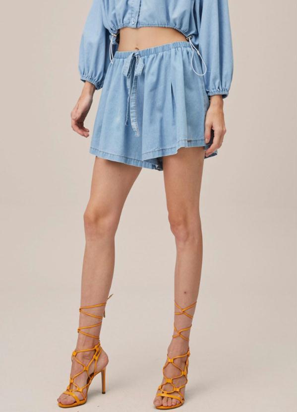 Lança Perfume - Short Jeans Evasê Super High Azul