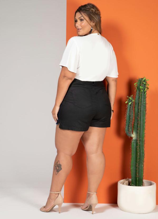 Quintess - Shorts Jeans com Efeito Rasgado Jeans e Preto 10