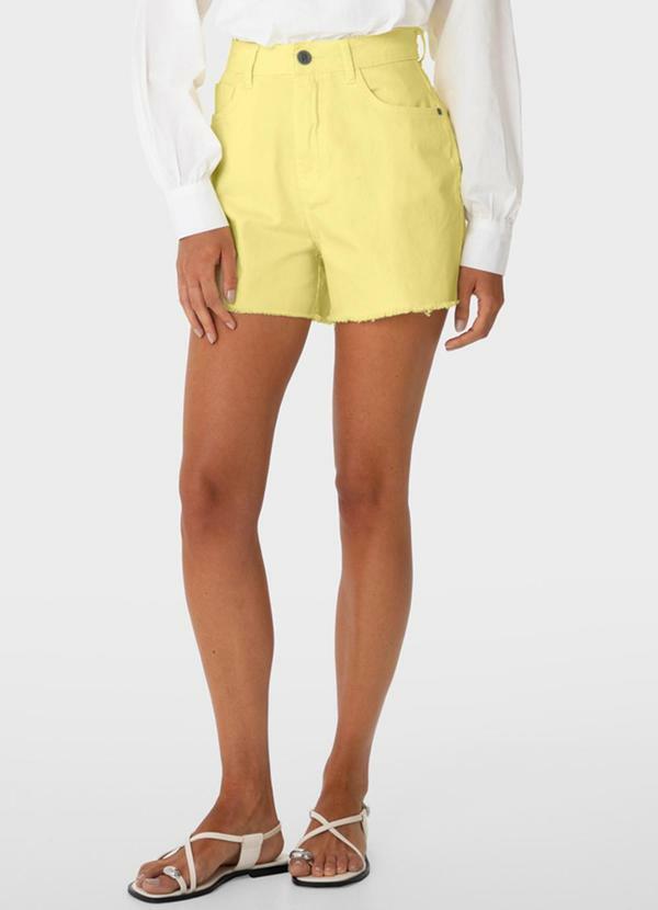 Enfim - Shorts Mom em Sarja Amarelo Manteiga