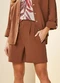 Doce Trama - Shorts Cintura Alta Boho em Alfaiataria Marrom - variação: Marrom