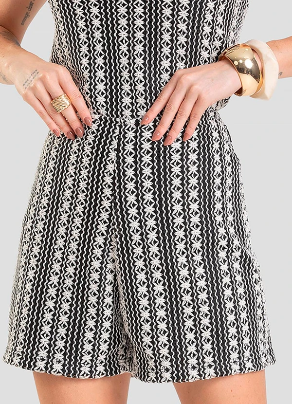 Dianna - Shorts Feminino Crochet com Forro e Zíper Preto