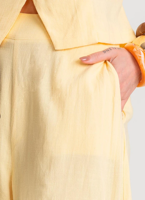 Dianna - Shorts Feminino em Linho Amarelo 5