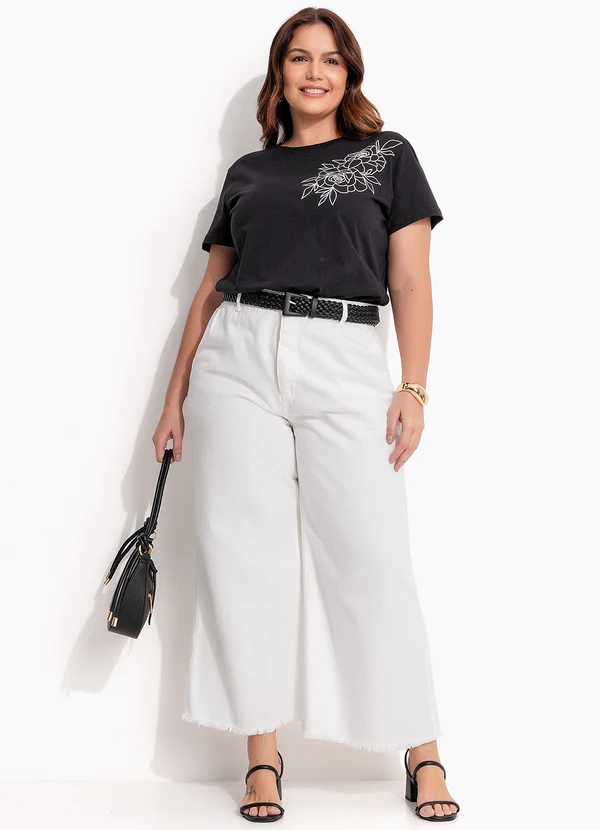 Quintess - Blusa Flor Branca em Relevo em Malha de Algodão 9