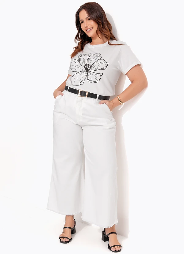 Quintess - Blusa Flor Preta em Relevo em Malha de Algodão 11