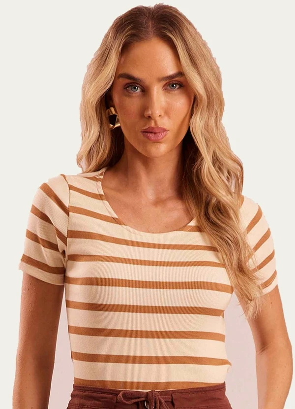 Doce Trama - Blusa Manga Curta Canelada Listrada Duna Marrom