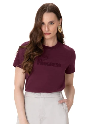 Enfim - Camiseta Slim Icon In Progress Bordô - ENFIM
