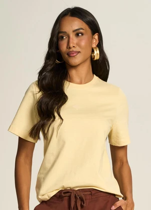 Doce Trama - T-Shirt Básica com Bordado Frontal Amarelo - DOCE TRAMA