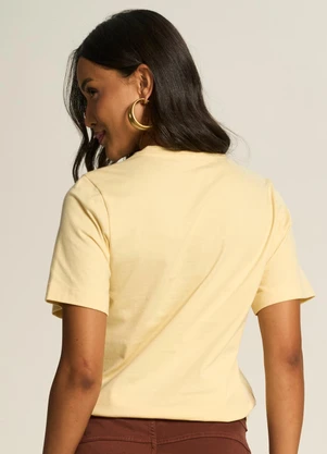 Doce Trama - T-Shirt Básica com Bordado Frontal Amarelo - DOCE TRAMA