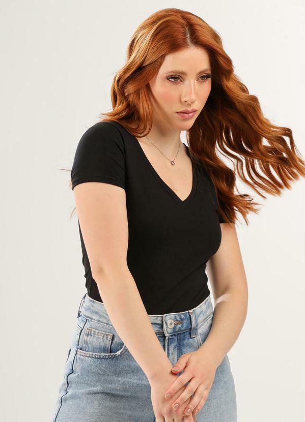 Just Basic - T-Shirt Decote V Feminina Preto