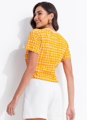 Farm - T-Shirt em Malha Especial Bouquet Feira Amarelo - FARM