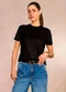 Doce Trama - T-Shirt  em Malha Bege - variação: Preto