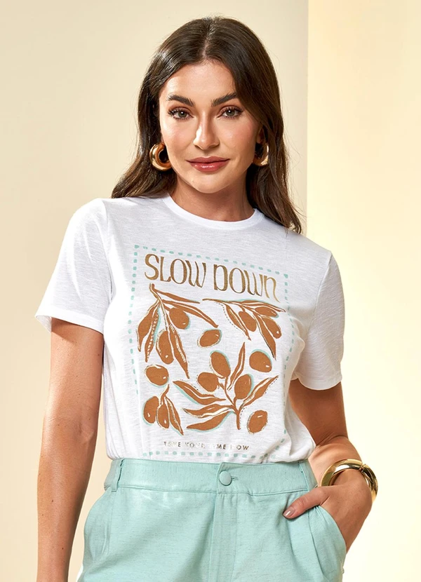 Doce Trama - T-Shirt em Ribana com Estampa Localizada Branco